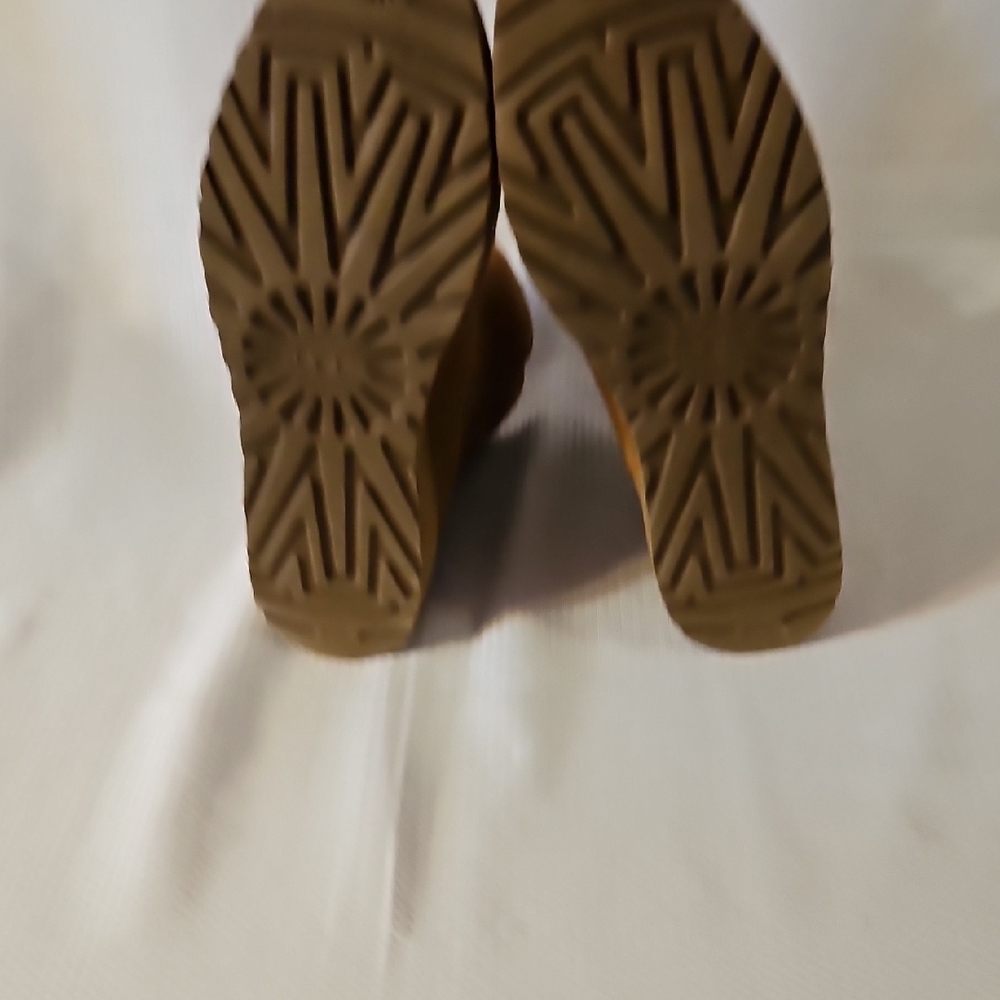 UGG Women's Chestnut Suede Ankle Booties - Picture 6 of 7